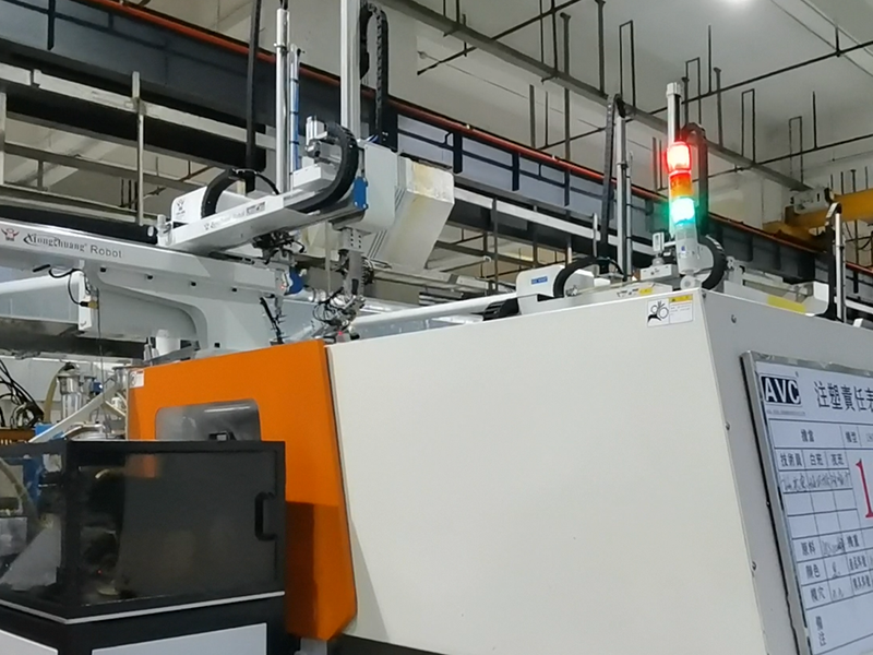 玖鼎机械手铜套埋取自动化